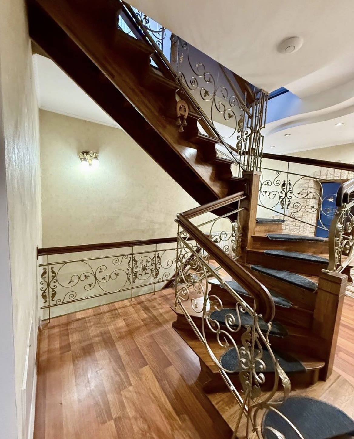 Оренда котеджу 257 м², 64-а Садова вул.