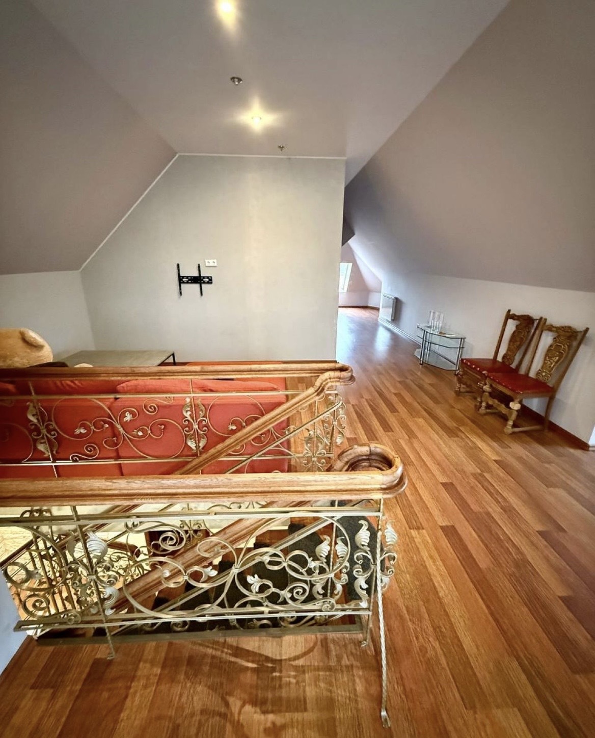 Оренда котеджу 257 м², 64-а Садова вул.