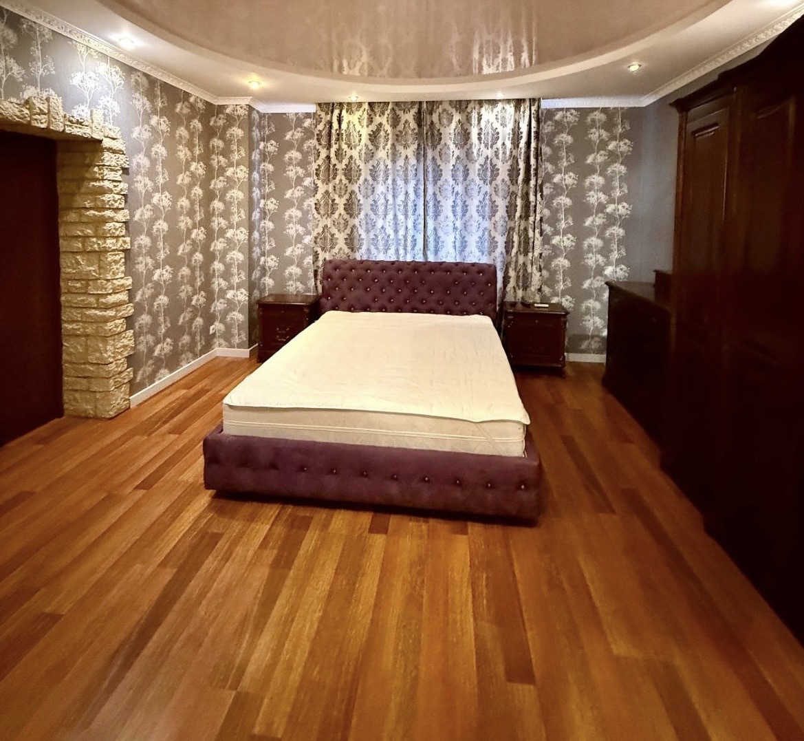 Оренда котеджу 257 м², 64-а Садова вул.