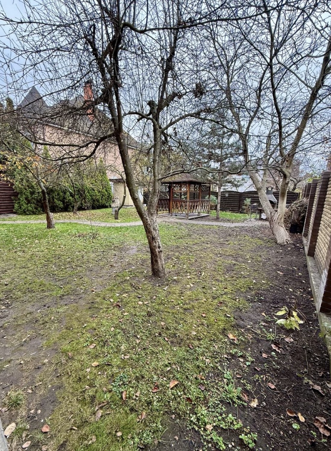 Оренда котеджу 257 м², 64-а Садова вул.