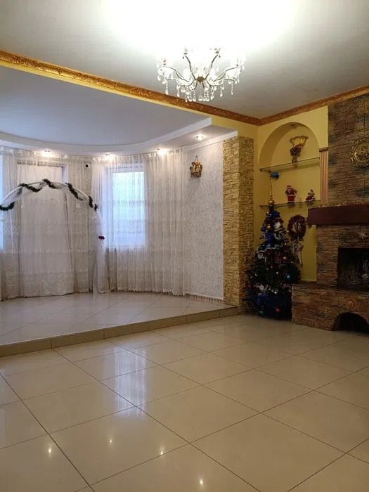 Оренда котеджу 187 м², Почайнинська вул.