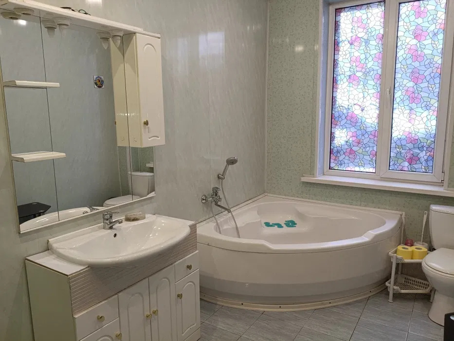 Оренда котеджу 187 м², Почайнинська вул.