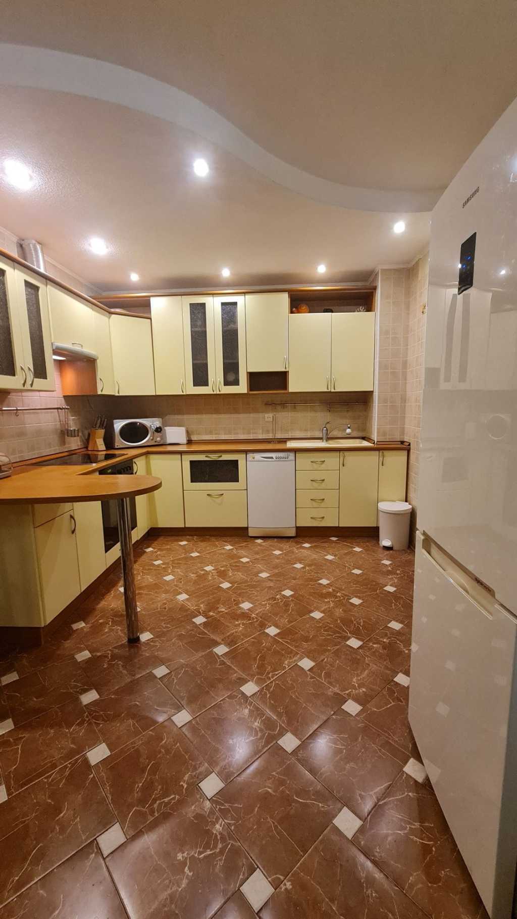 Оренда 3-кімнатної квартири 96 м², Святошинська пл., 1/1