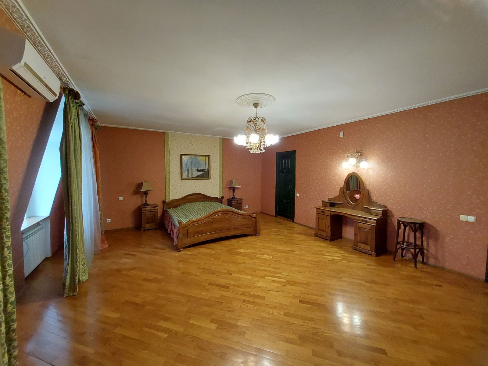 Оренда 3-кімнатної квартири 200 м², Костянтинівська вул.