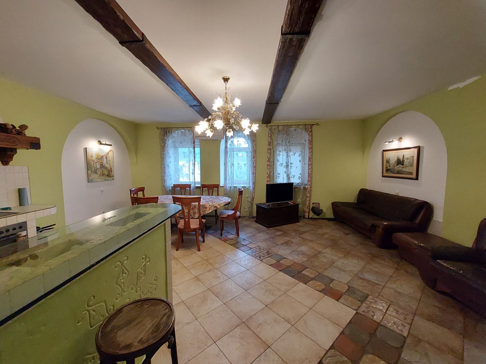 Оренда 3-кімнатної квартири 200 м², Костянтинівська вул.