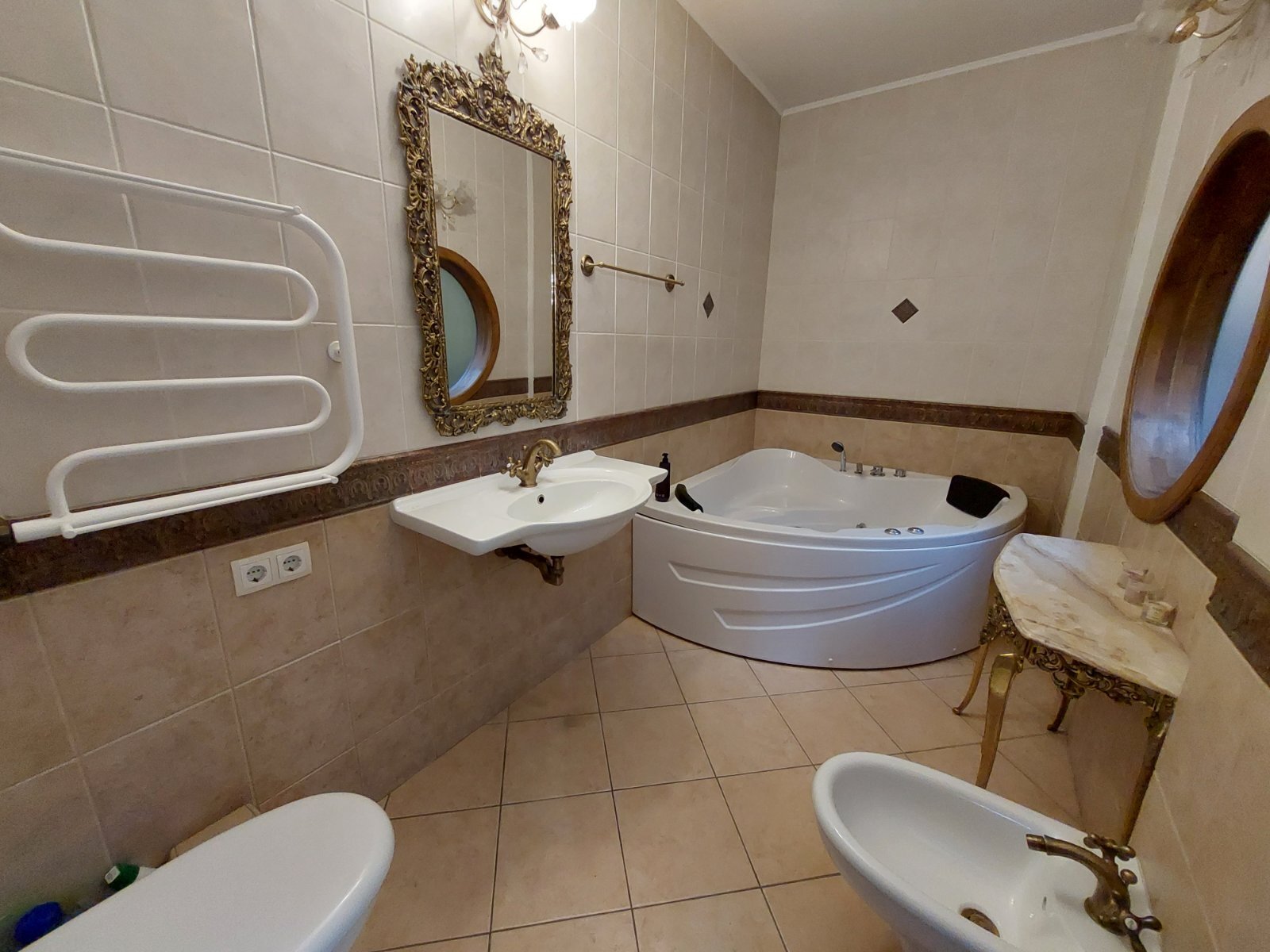 Оренда 3-кімнатної квартири 200 м², Костянтинівська вул.