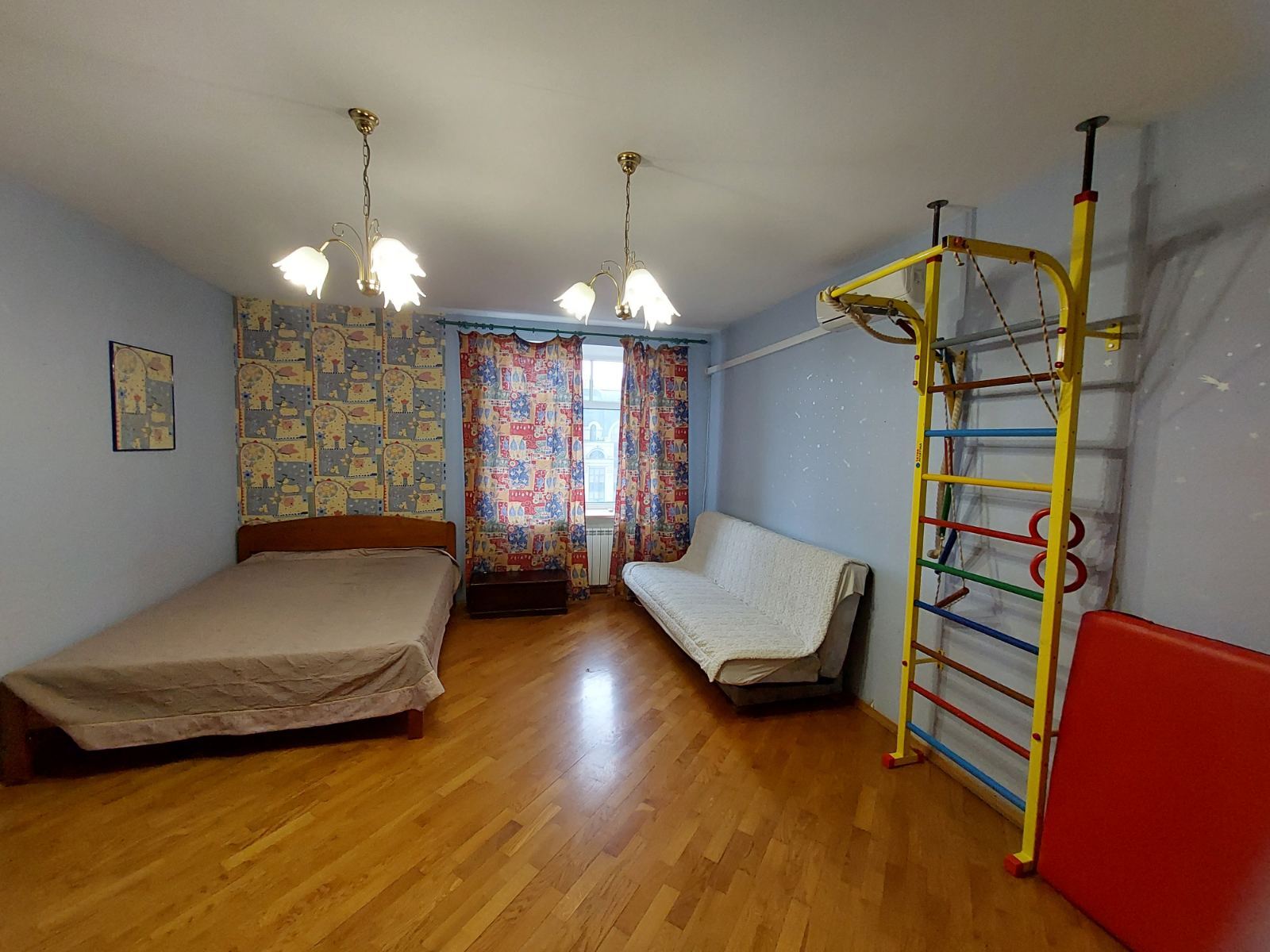 Оренда 3-кімнатної квартири 200 м², Костянтинівська вул.