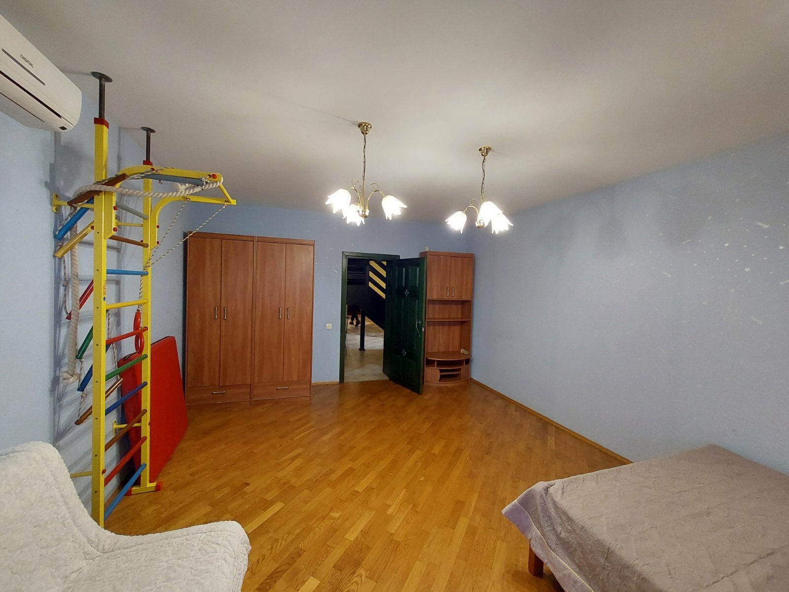 Оренда 3-кімнатної квартири 200 м², Костянтинівська вул.