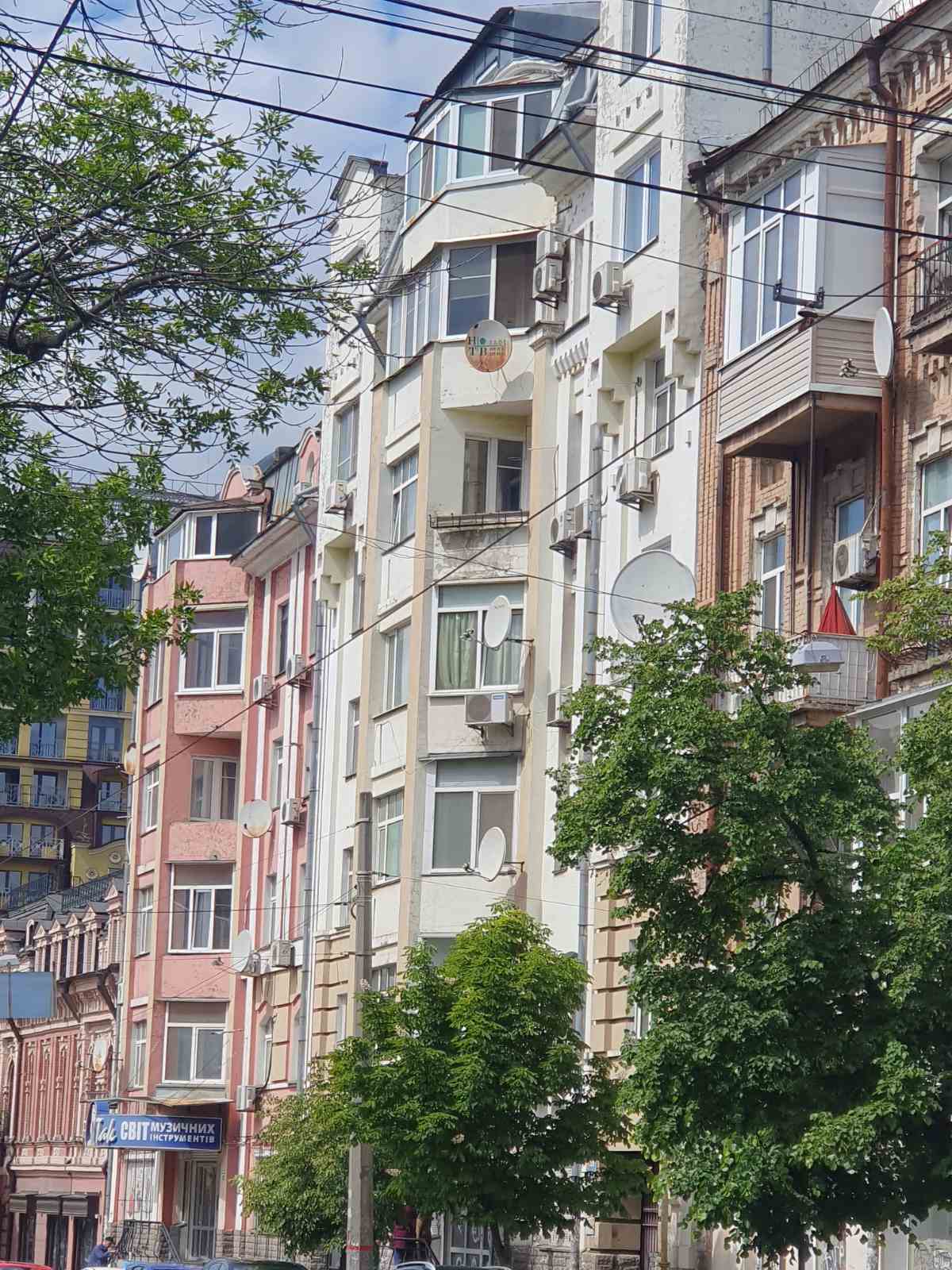 Оренда 3-кімнатної квартири 200 м², Костянтинівська вул.