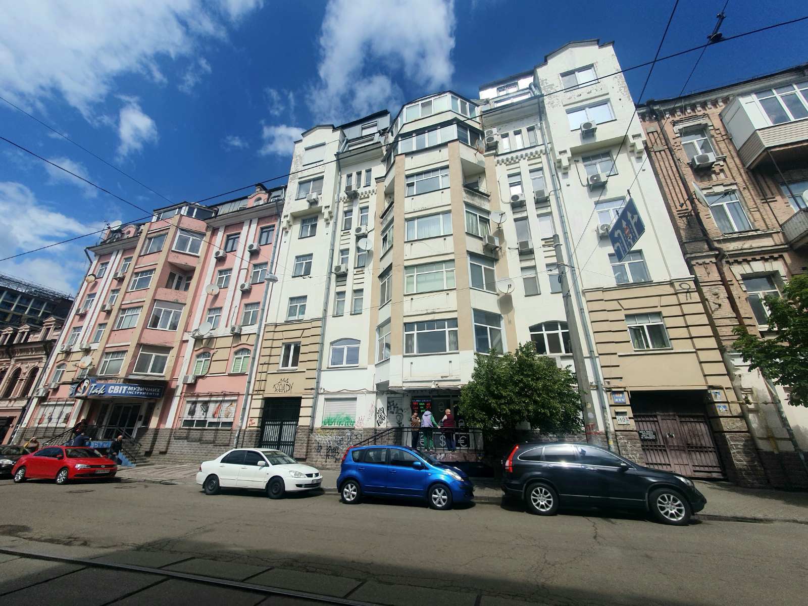 Оренда 3-кімнатної квартири 200 м², Костянтинівська вул.