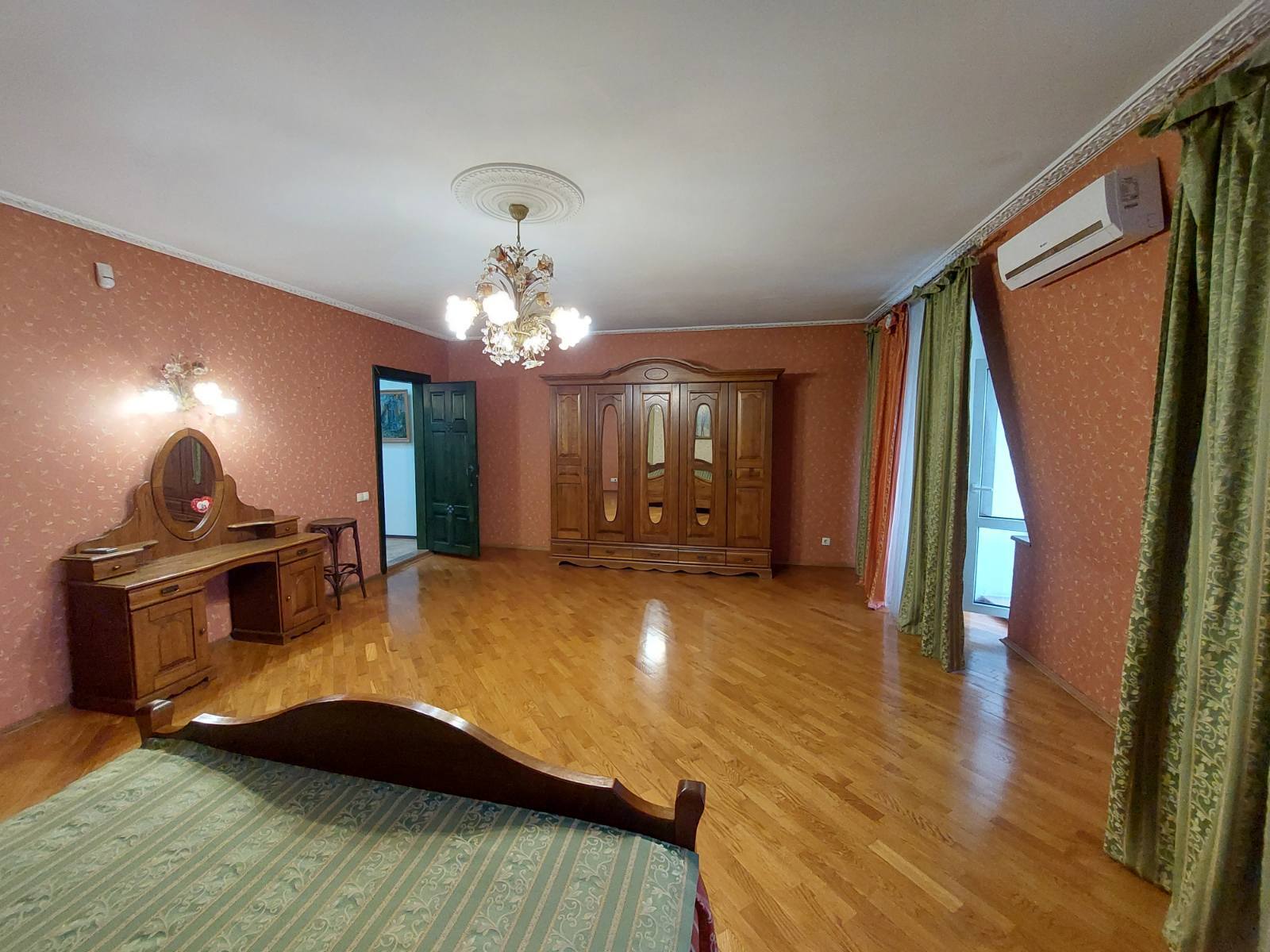 Оренда 3-кімнатної квартири 200 м², Костянтинівська вул.