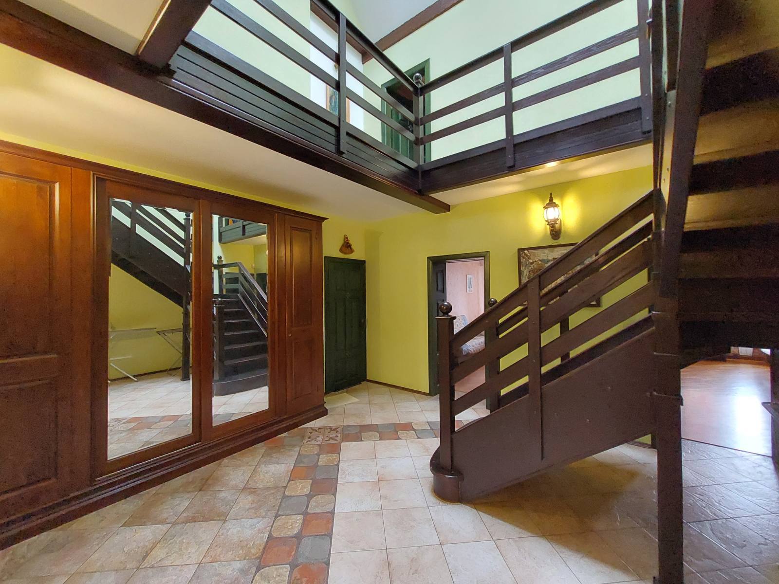 Оренда 3-кімнатної квартири 200 м², Костянтинівська вул.