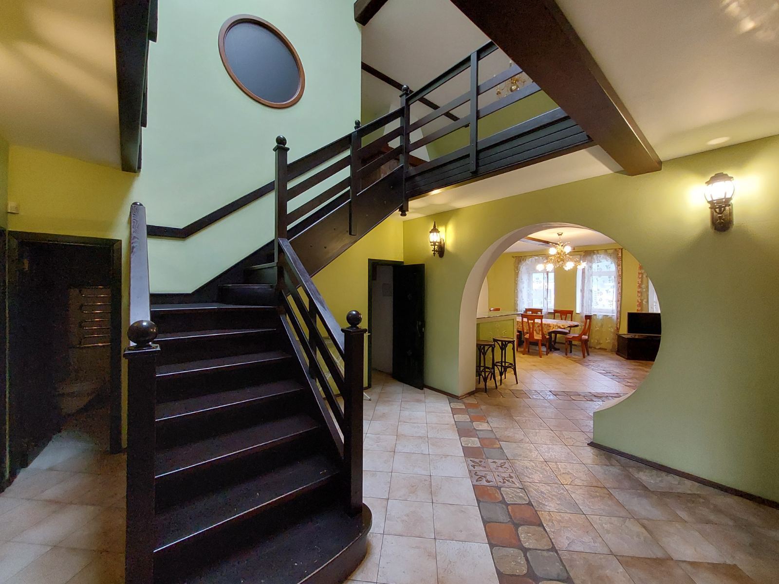 Оренда 3-кімнатної квартири 200 м², Костянтинівська вул.