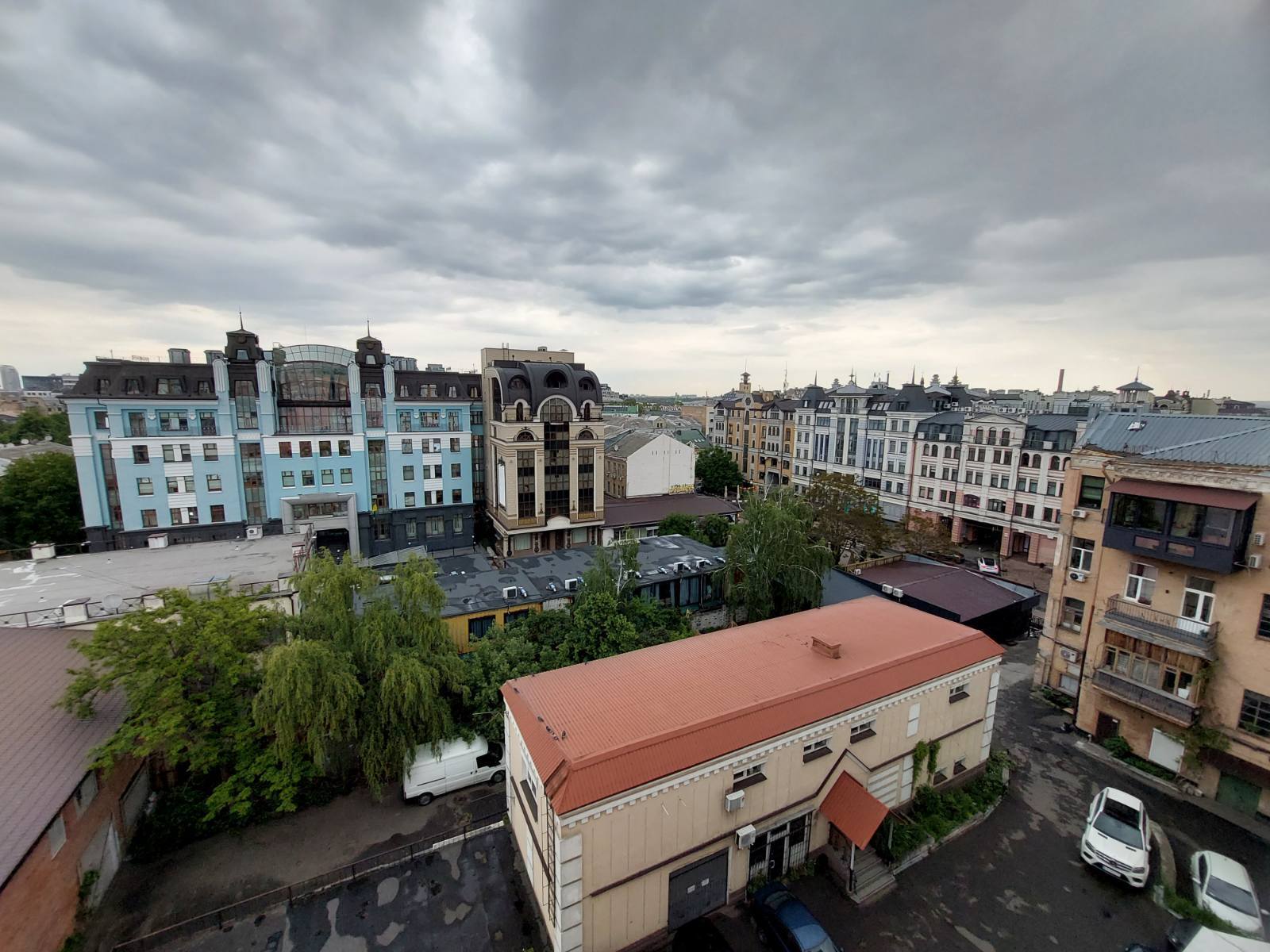 Оренда 3-кімнатної квартири 200 м², Костянтинівська вул.