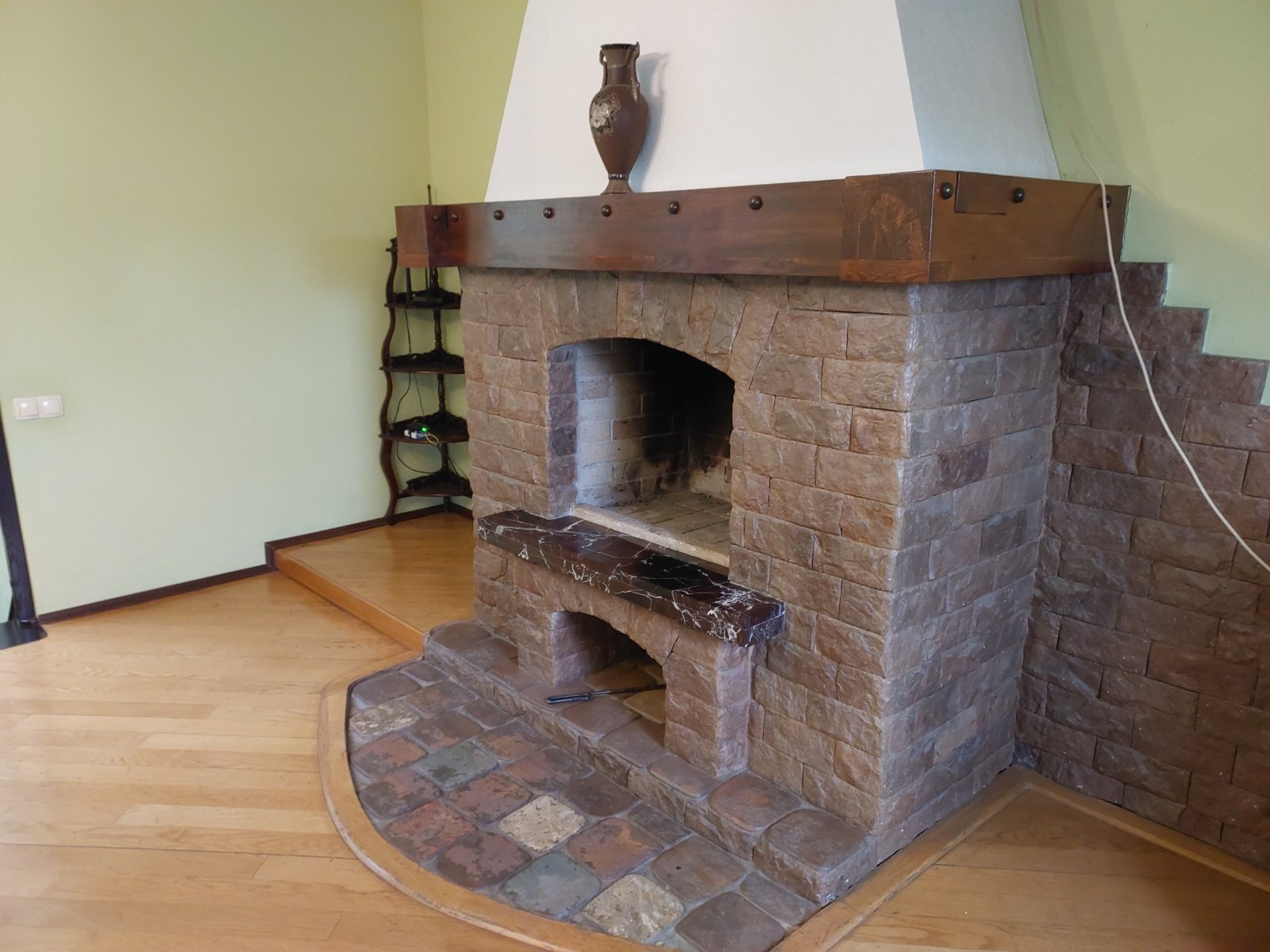 Оренда 3-кімнатної квартири 200 м², Костянтинівська вул.