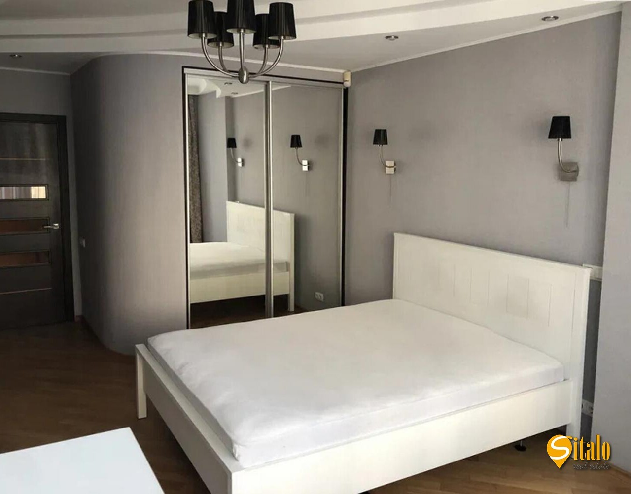 Продаж 2-кімнатної квартири 81.8 м², Дніпровська наб., 26