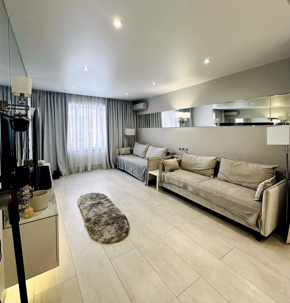 Продаж 3-кімнатної квартири 65 м², Новорічна вул., 53