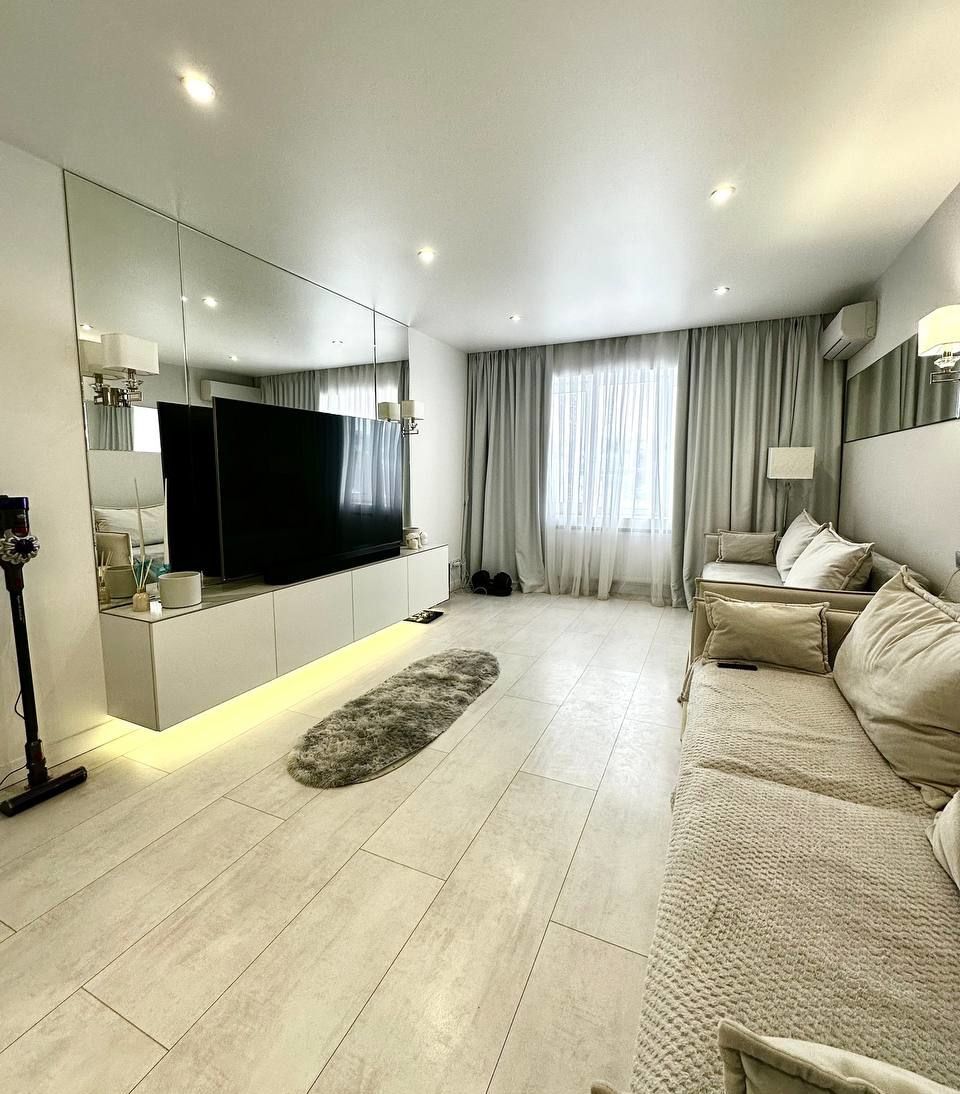 Продаж 3-кімнатної квартири 65 м², Новорічна вул., 53