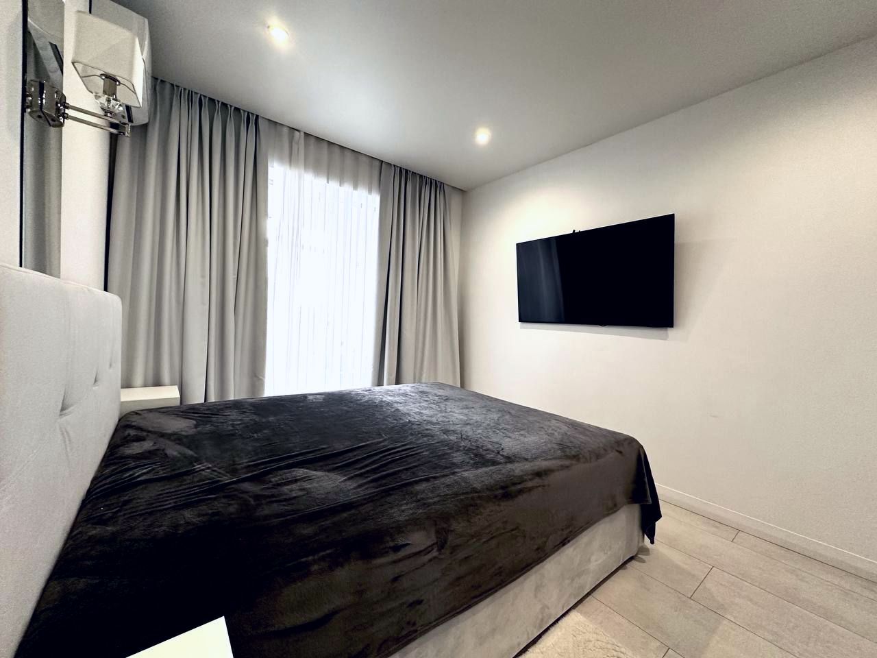 Продаж 3-кімнатної квартири 65 м², Новорічна вул., 53