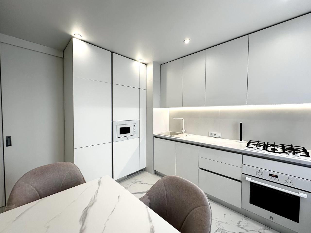 Продаж 3-кімнатної квартири 65 м², Новорічна вул., 53