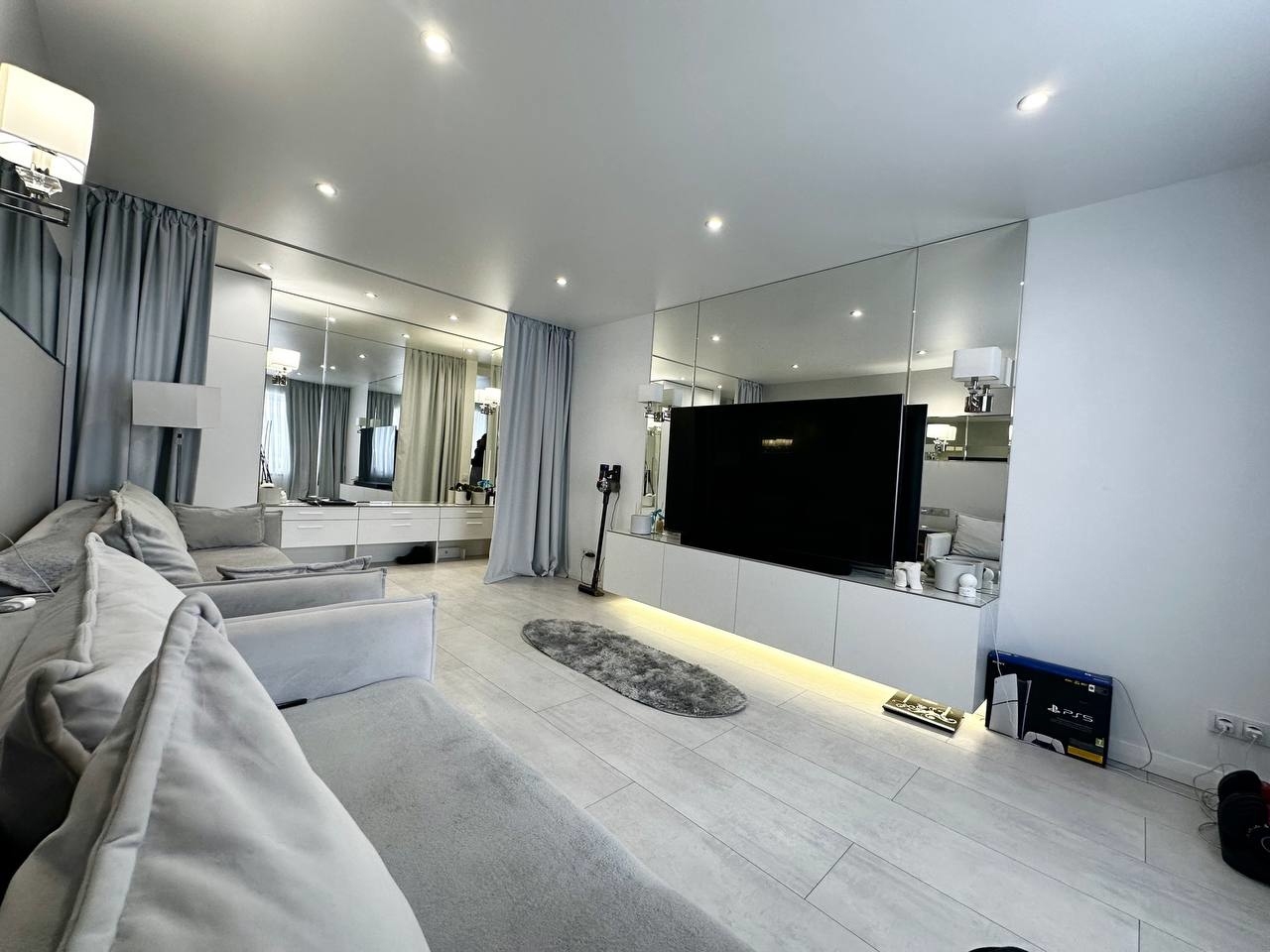 Продаж 3-кімнатної квартири 65 м², Новорічна вул., 53