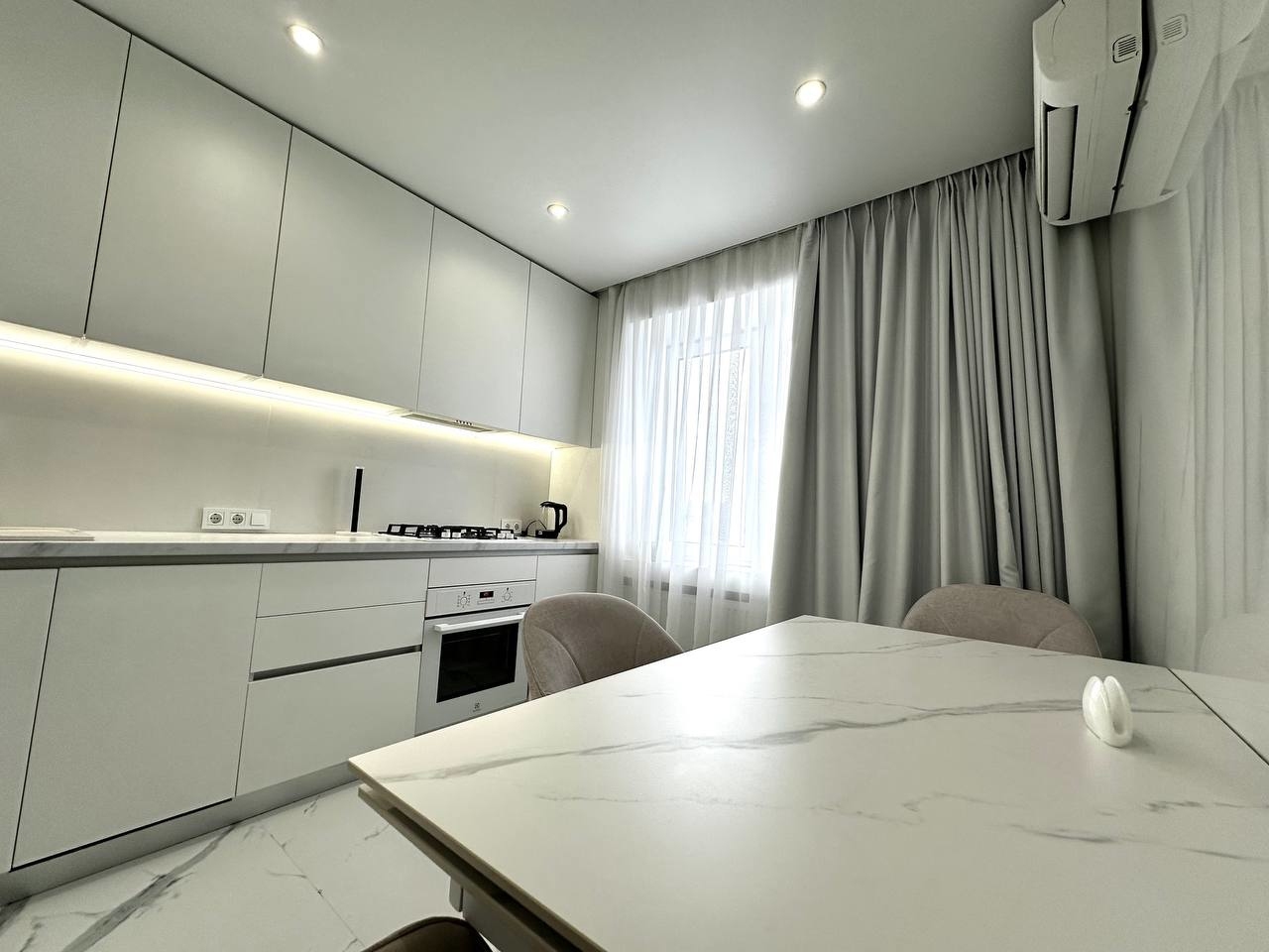 Продаж 3-кімнатної квартири 65 м², Новорічна вул., 53