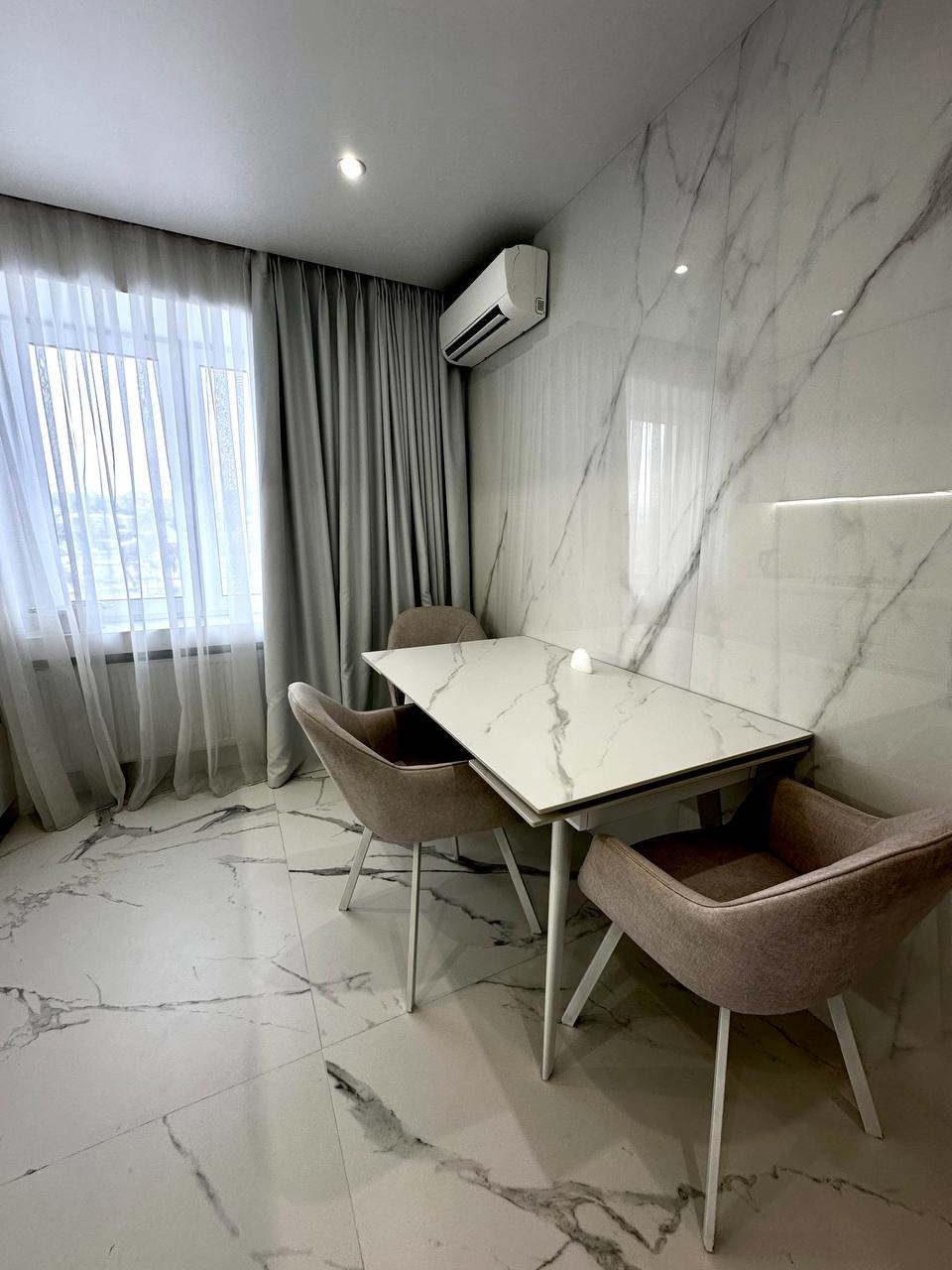 Продаж 3-кімнатної квартири 65 м², Новорічна вул., 53