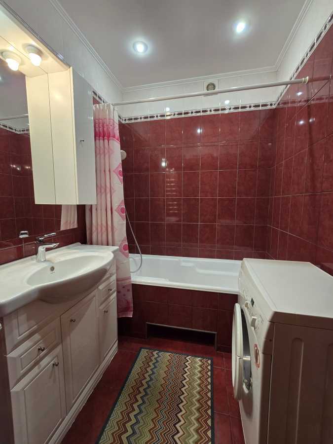 Продажа 3-комнатной квартиры 70 м², Академика Крымского ул., 4