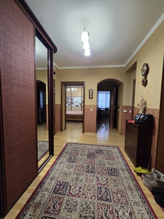 Продажа 3-комнатной квартиры 70 м², Академика Крымского ул., 4