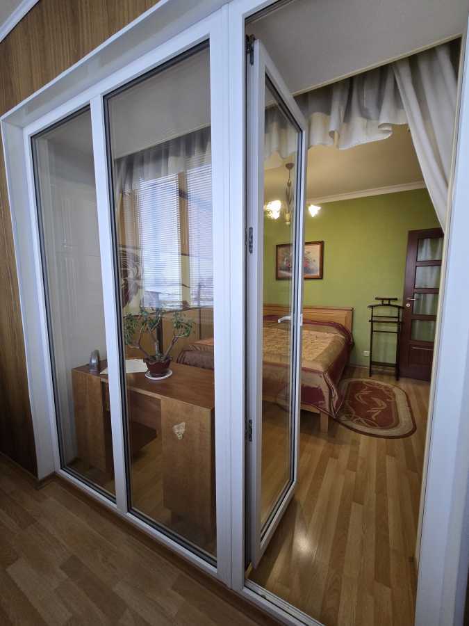 Продажа 3-комнатной квартиры 70 м², Академика Крымского ул., 4