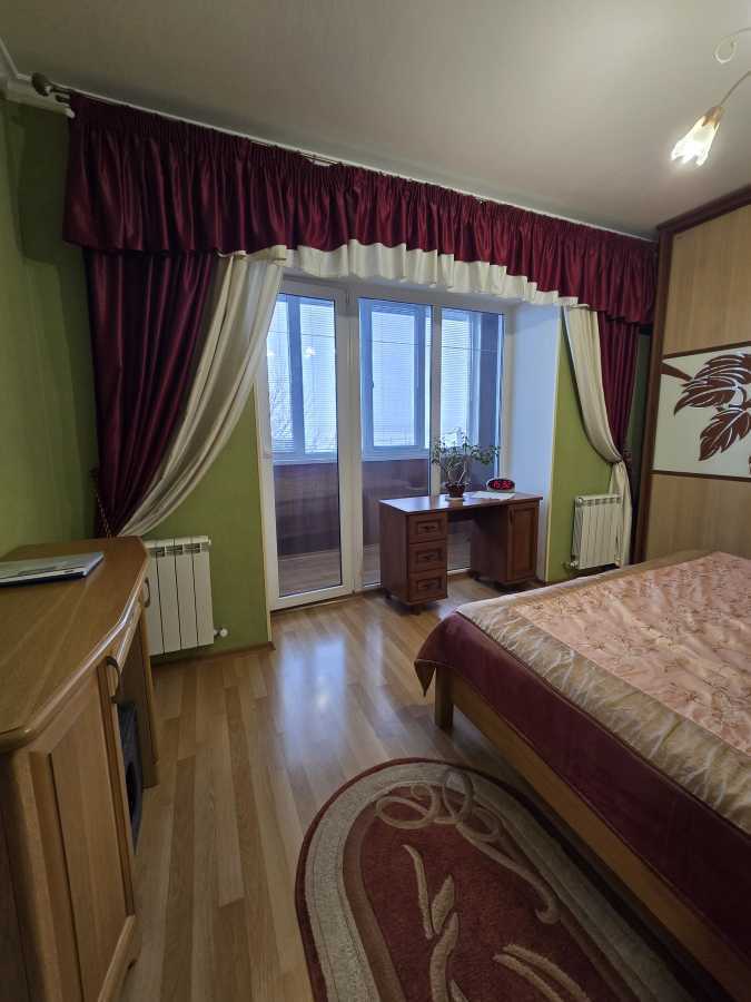 Продажа 3-комнатной квартиры 70 м², Академика Крымского ул., 4