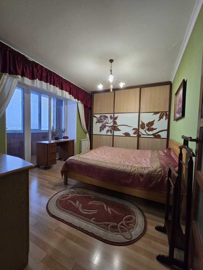 Продажа 3-комнатной квартиры 70 м², Академика Крымского ул., 4