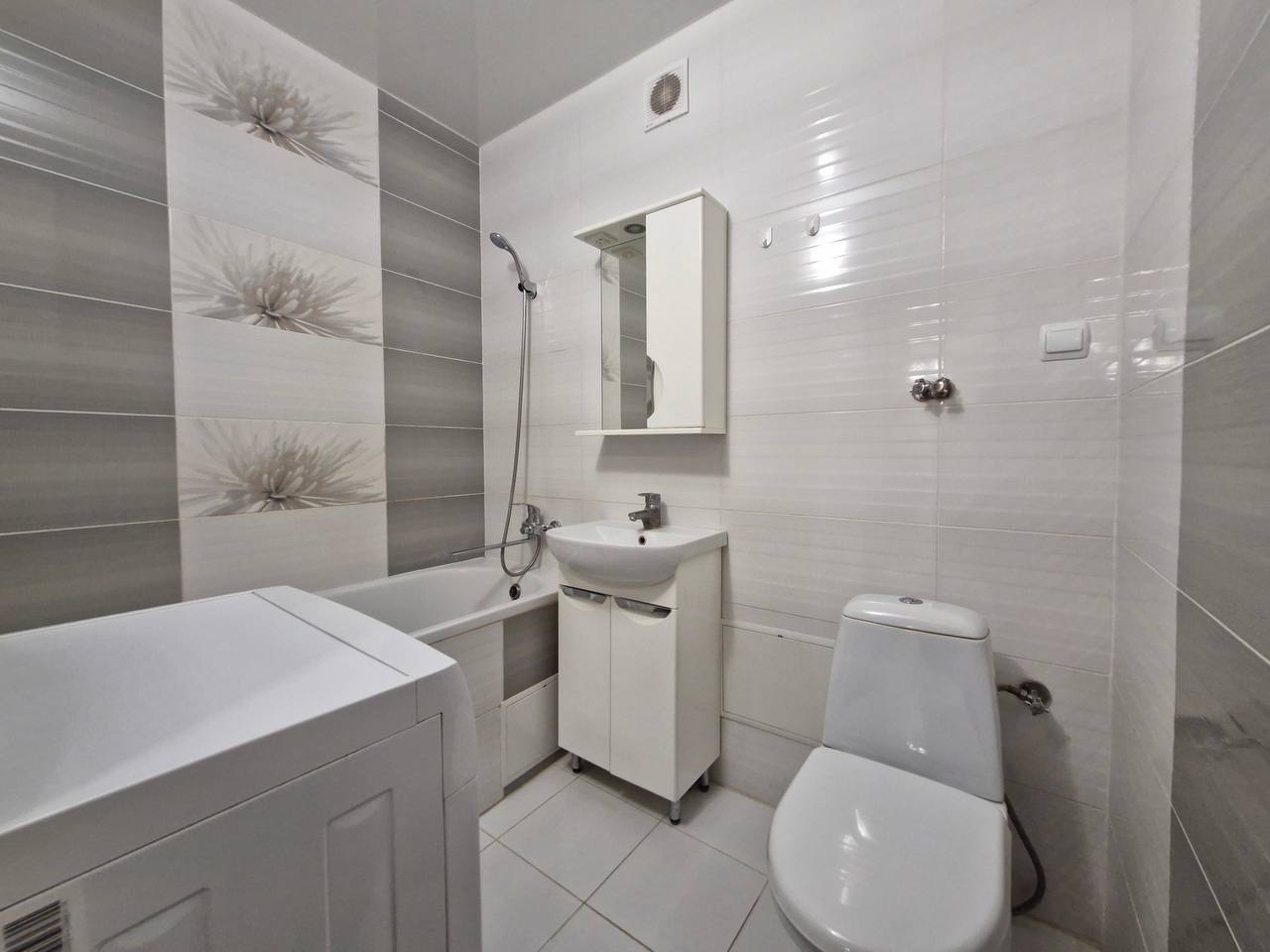 Продаж 2-кімнатної квартири 42 м², Захарова вул.