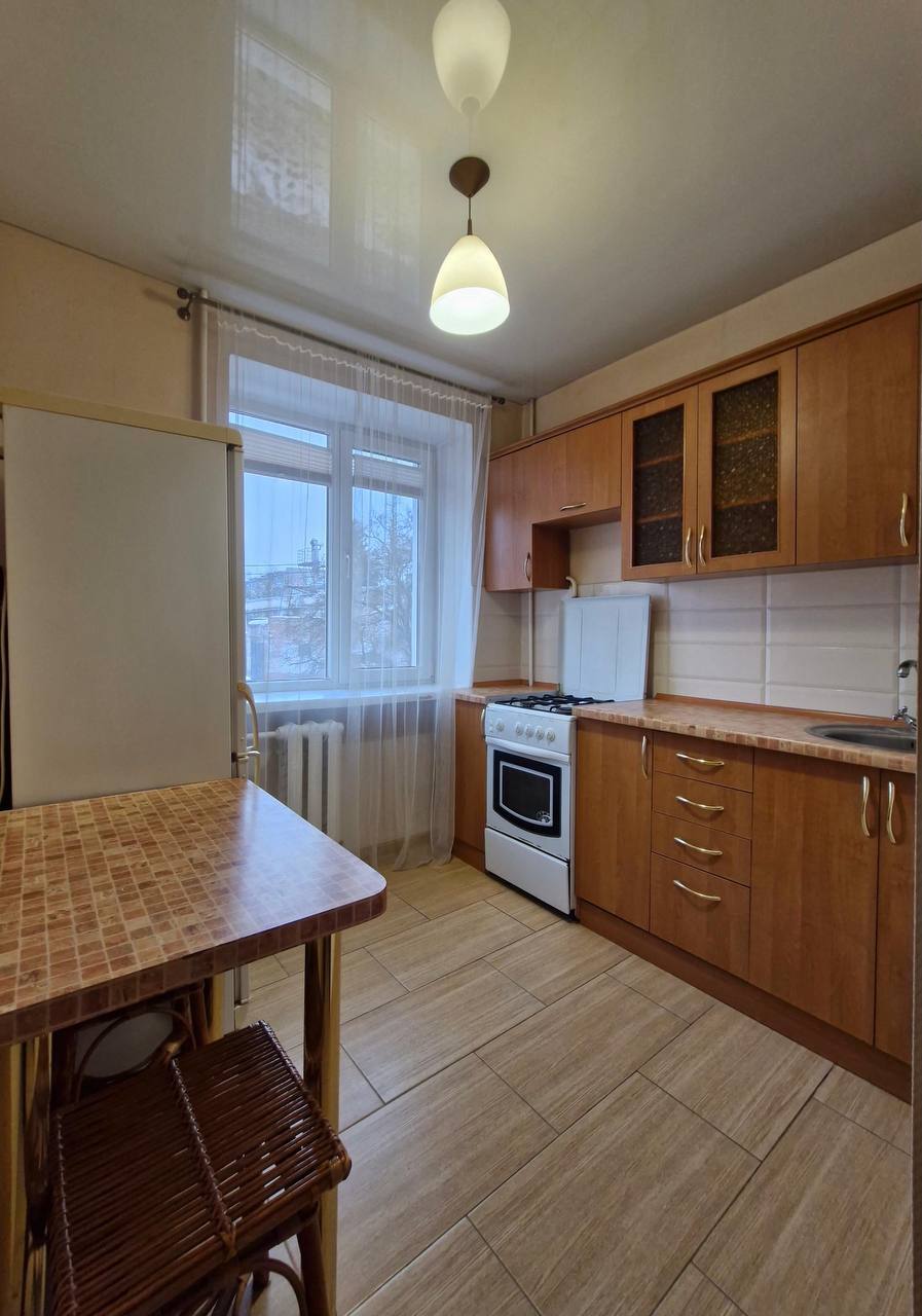 Продаж 2-кімнатної квартири 42 м², Захарова вул.