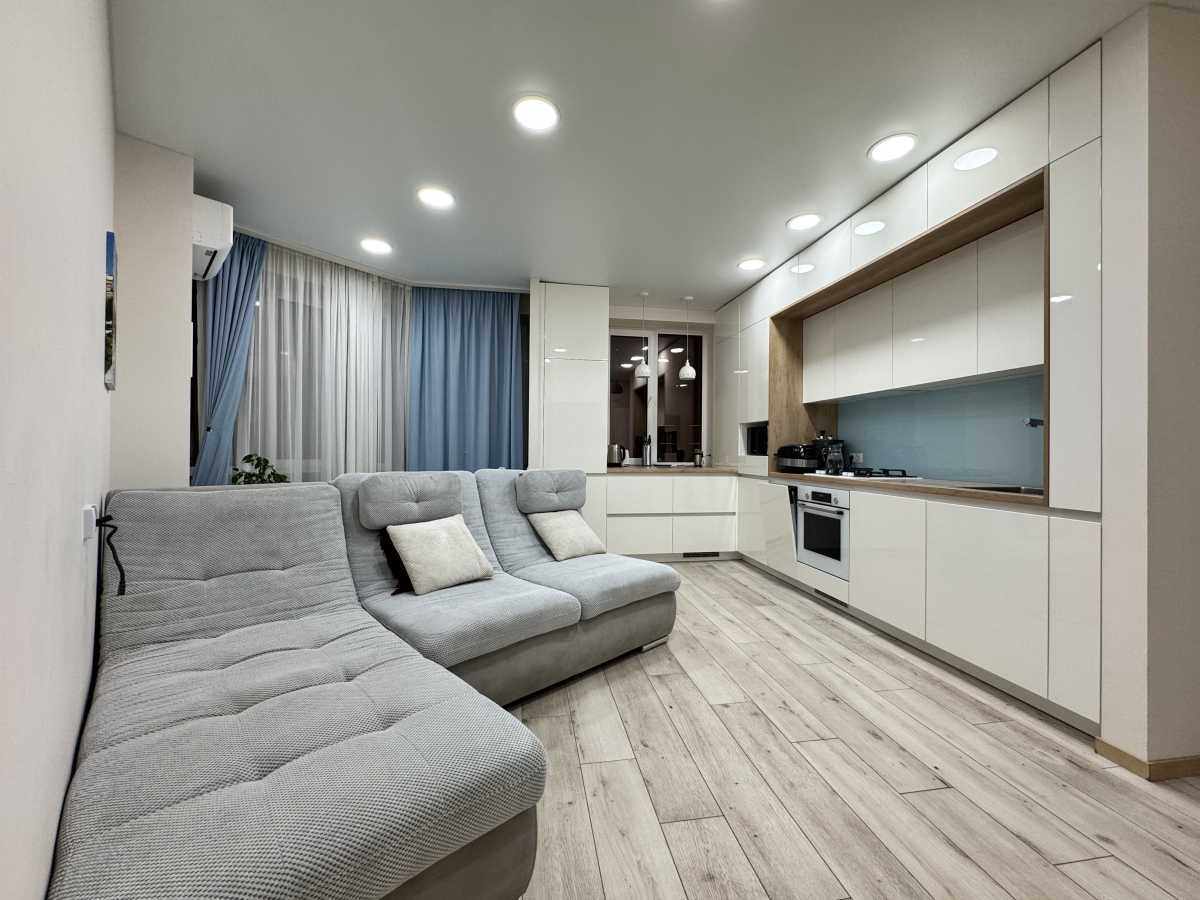 Продажа 2-комнатной квартиры 70 м², Героев Небесной Сотни просп.