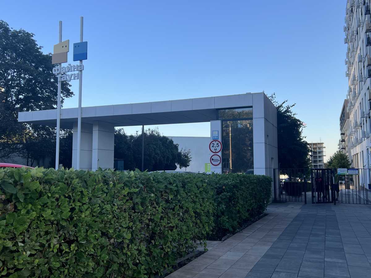 Продажа 2-комнатной квартиры 78 м², Салютная ул., 2