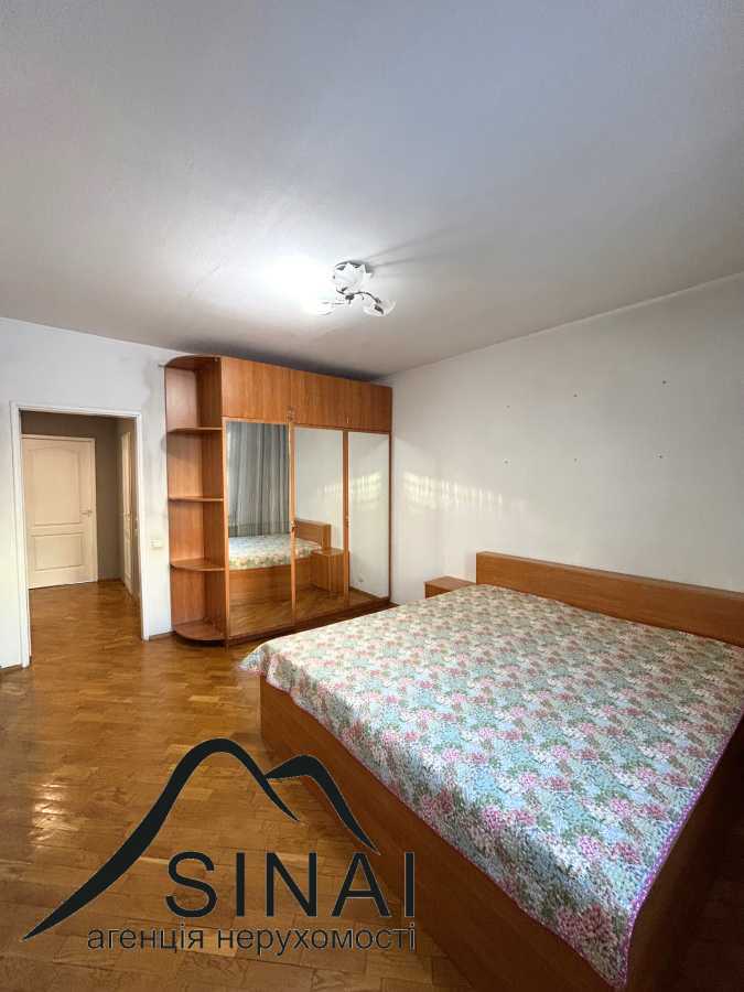 Продаж 3-кімнатної квартири 69.6 м², Котельникова вул., Драгоманова, 42А