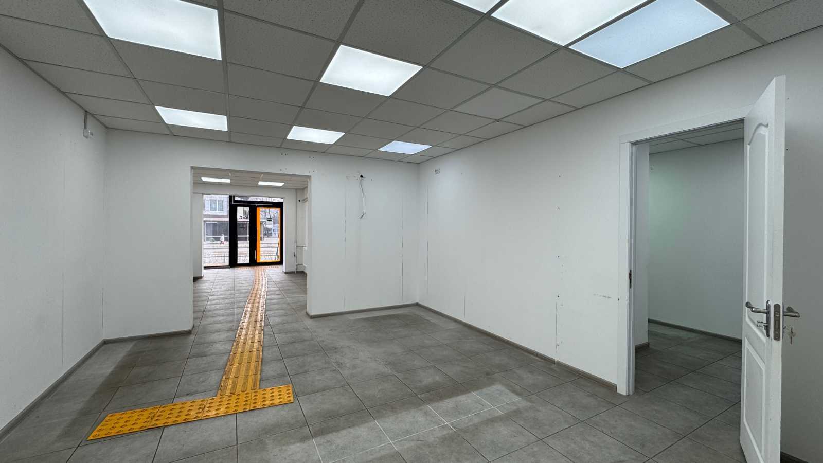 Аренда помещения свободного назначения 64 м², Курнатовського, 11