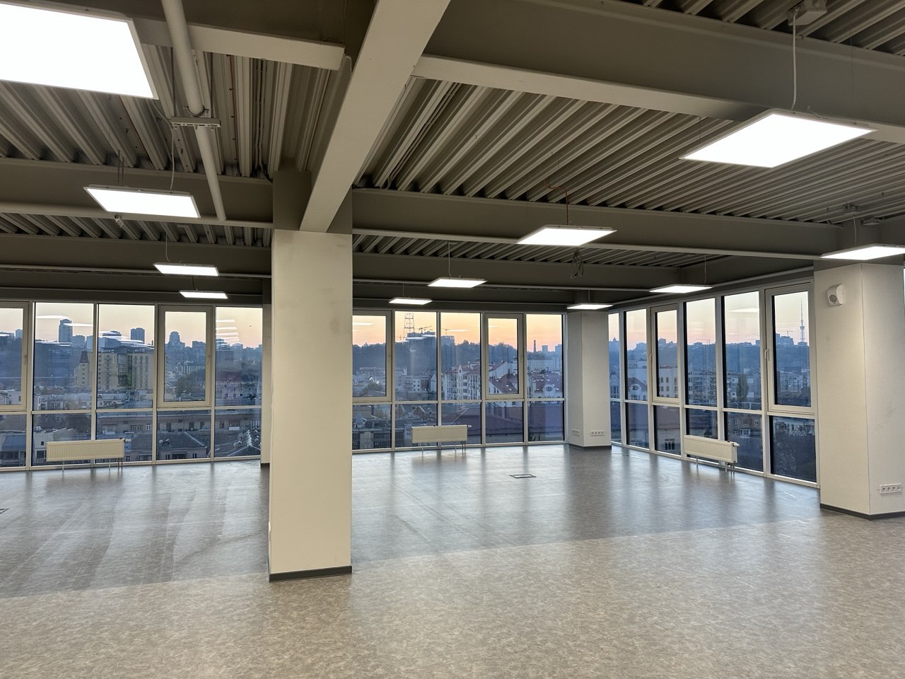 Оренда офісу 500 м², Почайнинська вул.