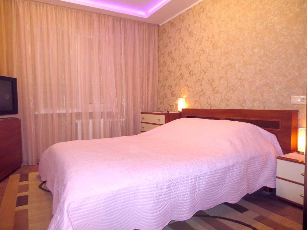 2-комнатная квартира посуточно 52 м², Ивана Мазепы ул., (Щорса), 45