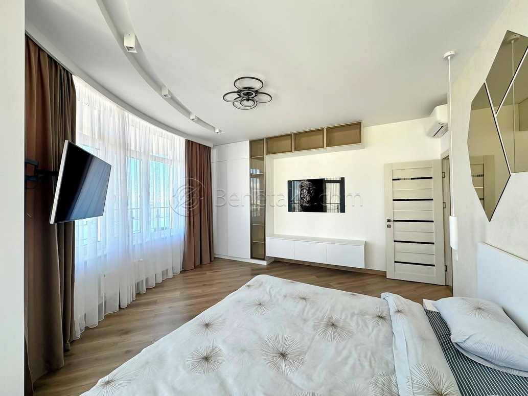 Аренда 3-комнатной квартиры 90 м², Каманина ул., 16А/5