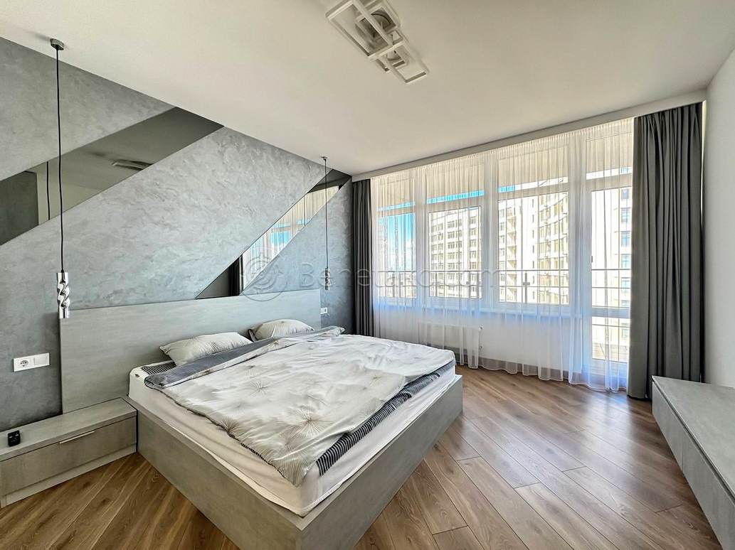 Аренда 3-комнатной квартиры 90 м², Каманина ул., 16А/5