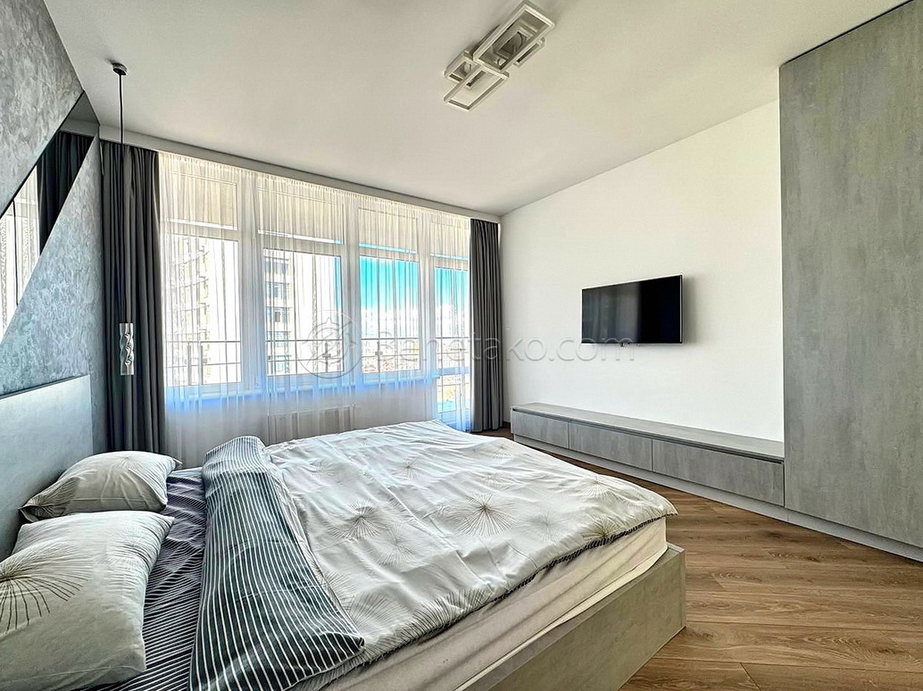 Аренда 3-комнатной квартиры 90 м², Каманина ул., 16А/5