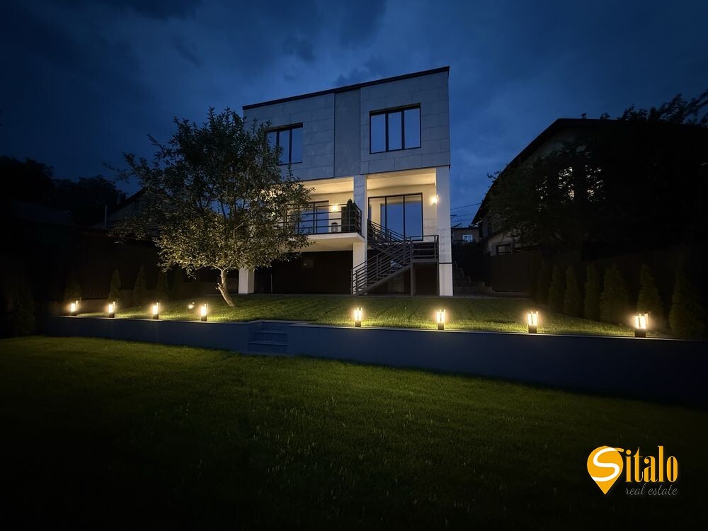 Продаж будинку 320 м², Листопадна вул.