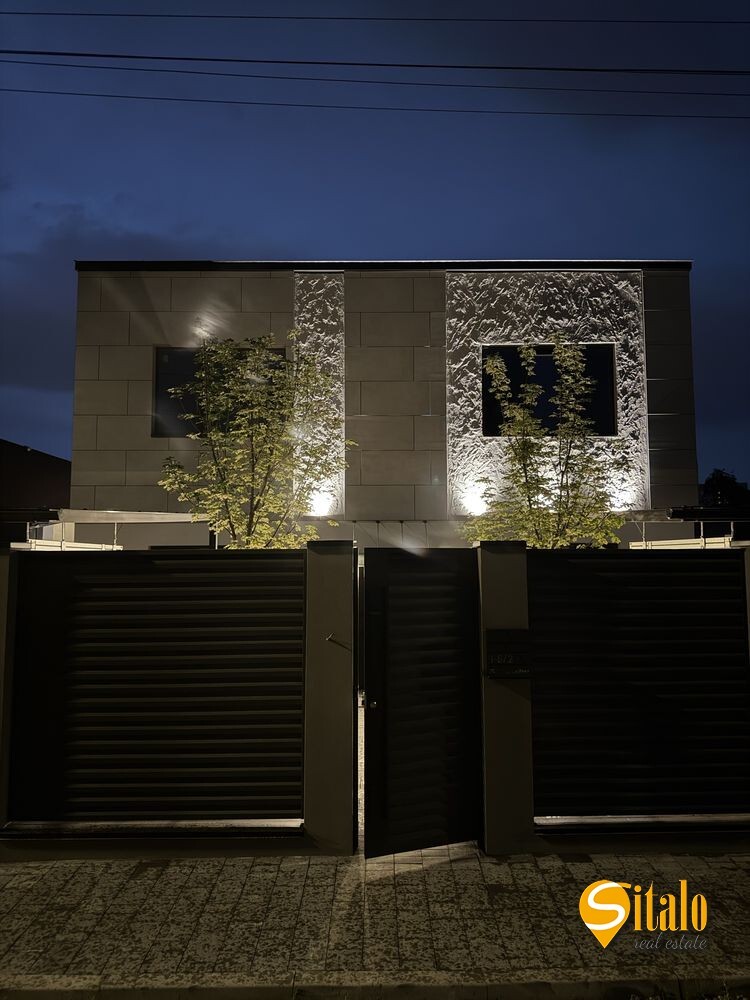 Продаж будинку 320 м², Листопадна вул.