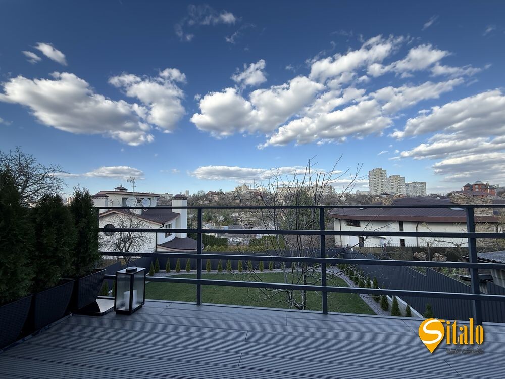 Продаж будинку 320 м², Листопадна вул.