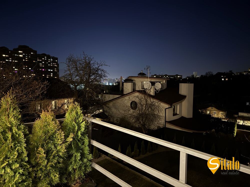 Продаж будинку 320 м², Листопадна вул.