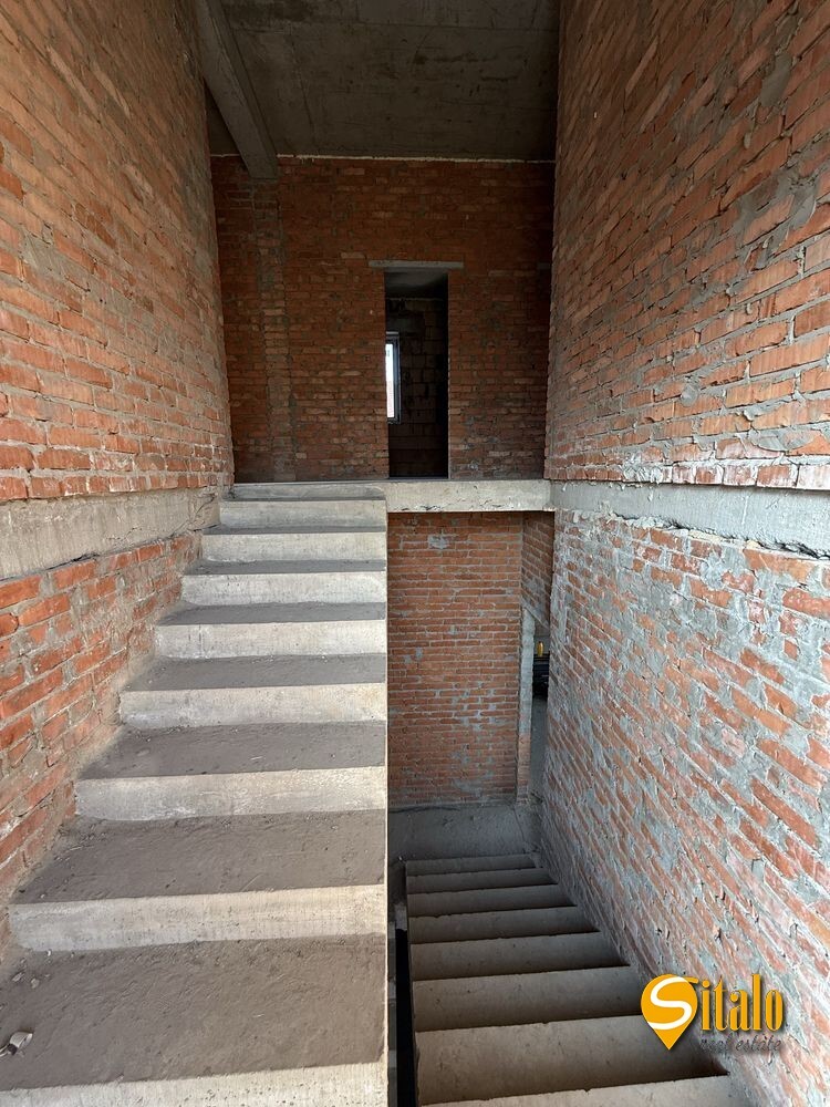 Продаж будинку 320 м², Листопадна вул.