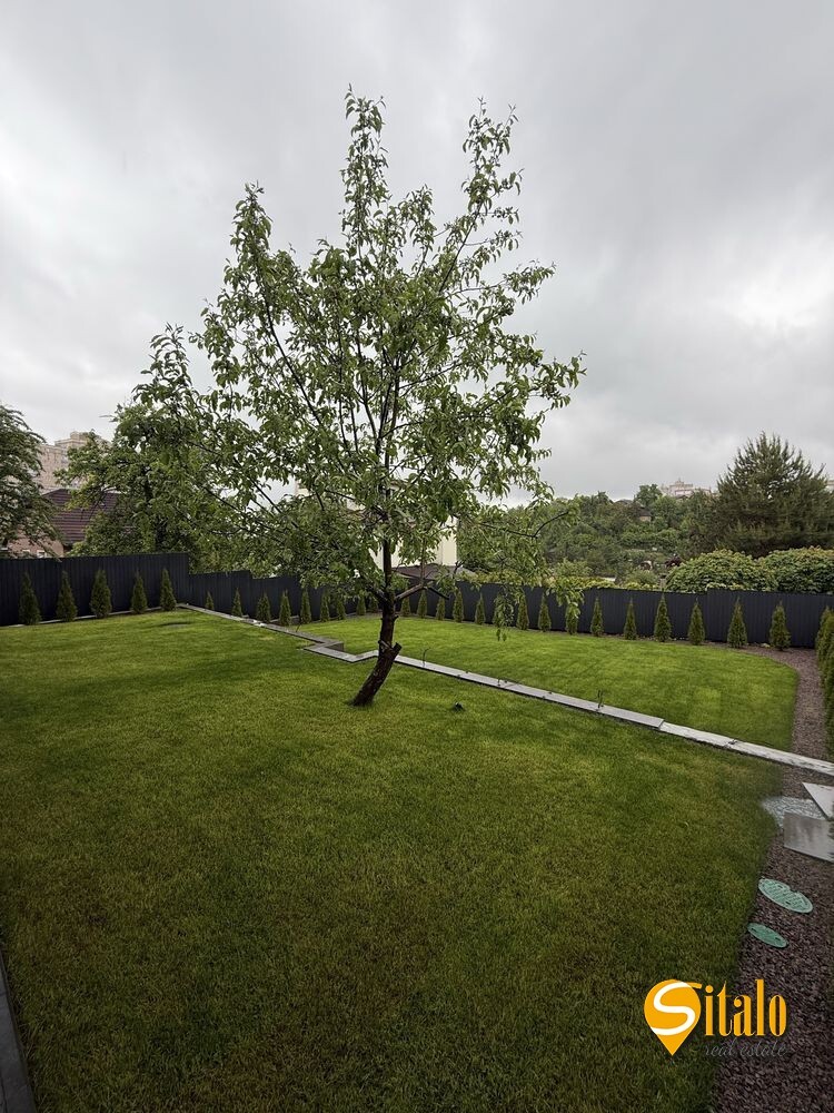 Продаж будинку 320 м², Листопадна вул.