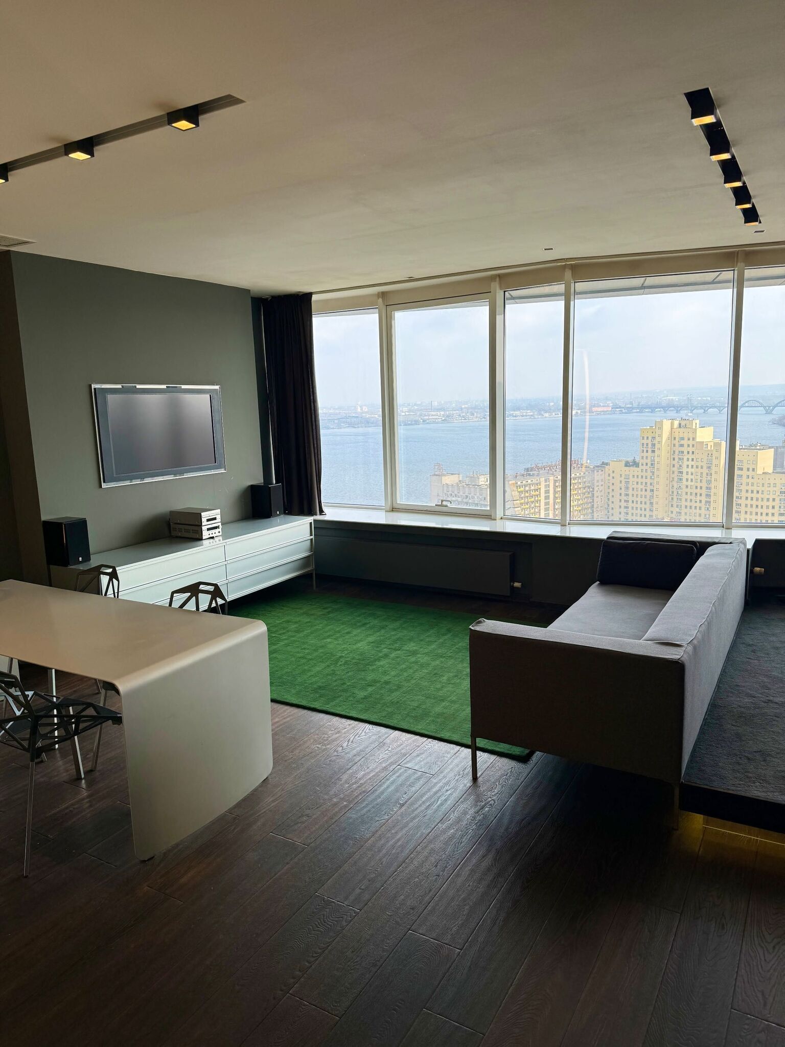 Продажа 2-комнатной квартиры 65 м², Глинки ул., 2